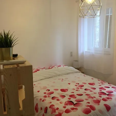 Apartahotel La Des Remparts 2*