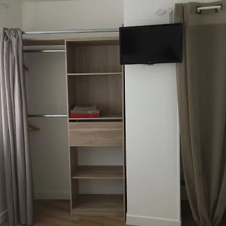 Aparthotel La Des Remparts 2*