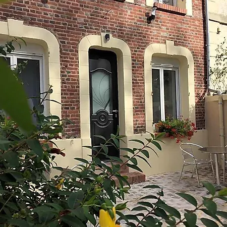 Aparthotel La Des Remparts 2*