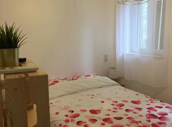 Apartahotel La Des Remparts 2*